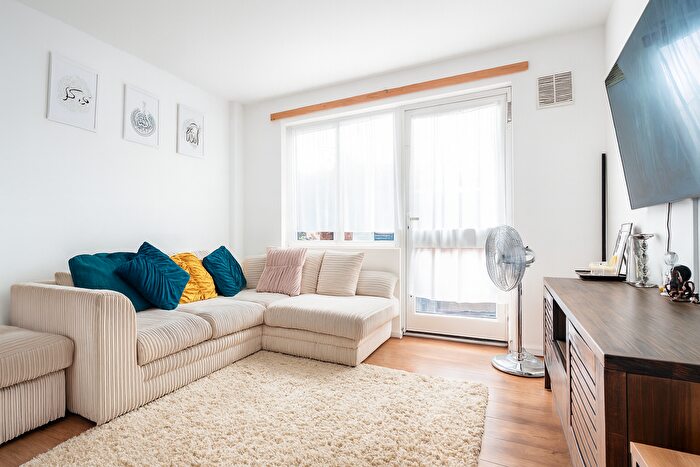 3 Bedroom Terraced House For Sale In Berryfield Road, London, SE17