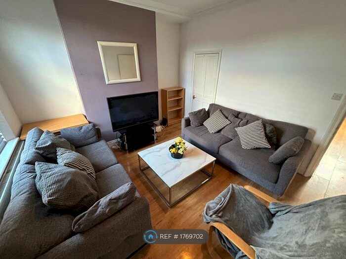 4 Bedroom Terraced House To Rent In Bentley Lane, Leeds, LS6