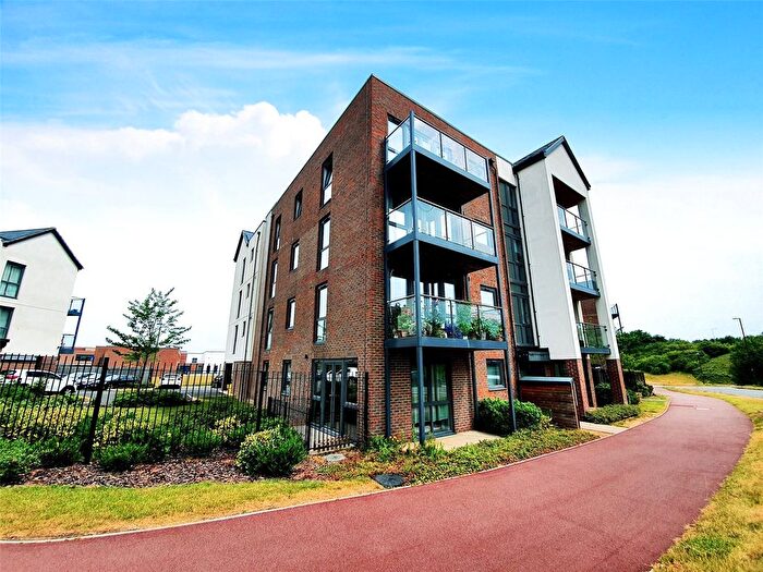 2 Bedroom Flat For Sale In Larson Close, Oakgrove, Milton Keynes, Buckinghamshire, MK10