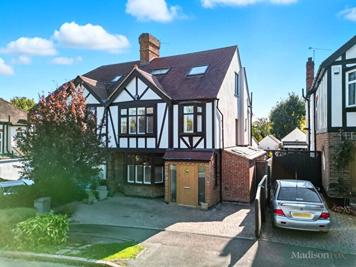 5 Bedroom Semi-Detached House For Sale In Dale Gardens, Woodford Green, IG8