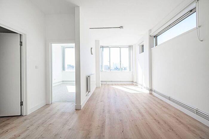 2 Bedroom Flat To Rent In Arbutus Street, Haggerston, London, E8