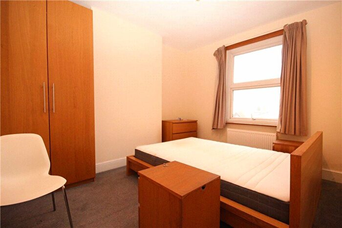 1 Bedroom Flat To Rent In Guildford Park Road, Guildford, Surrey, GU2