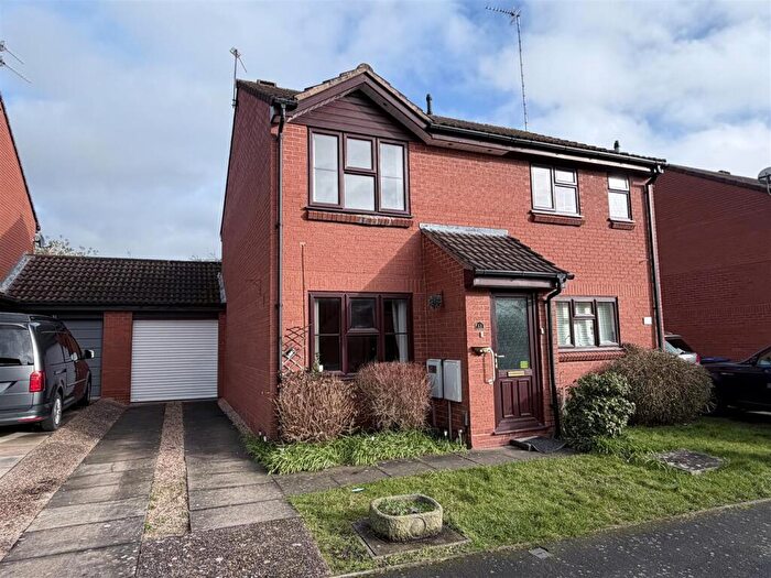 2 Bedroom House For Sale In Austin Edwards Drive, Warwick, CV34