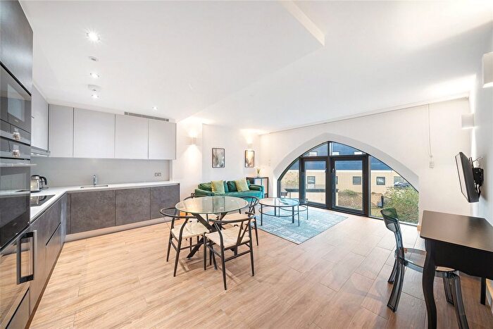 2 Bedroom Flat To Rent In St Georges Apartments, High Street, Brentford, TW8