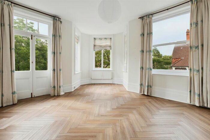 1 Bedroom Property To Rent In Sutton Court Mansions, Chiswick, London, W4