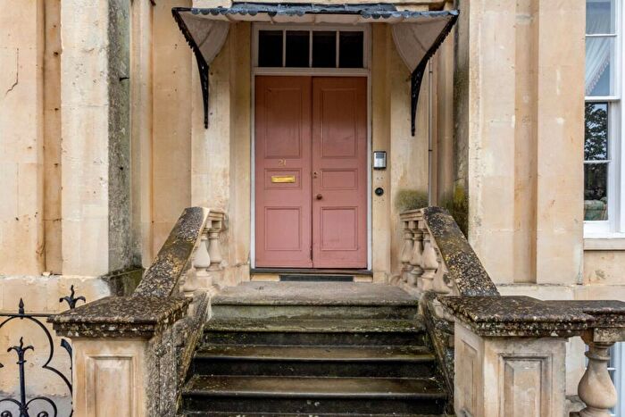 2 Bedroom Flat To Rent In Lansdown Terrace Cheltenham, GL50