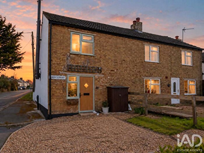 2 Bedroom Semi Detached House For Sale In High Street, Mepal, Cambridgeshire, CB6