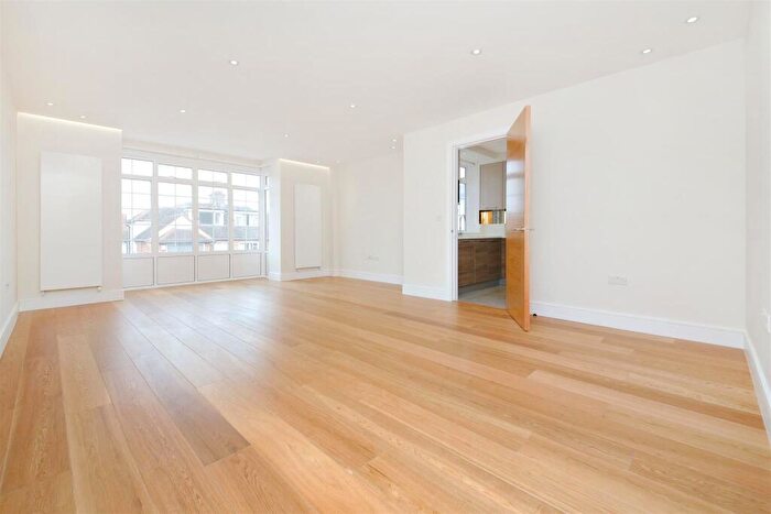 2 Bedroom Apartment To Rent In Beechcroft Avenue, Golders Green, London, NW11