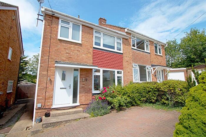 3 Bedroom Semi-Detached House For Sale In James Square, Billericay, CM11