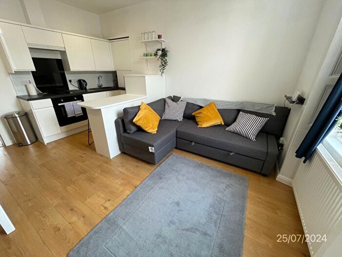 2 Bedroom Flat To Rent In Crown Street, First Floor Right, Aberdeen, Aberdeenshire, AB11