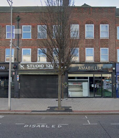 3 Bedroom Flat To Rent In High Street, Ilford, Essex, IG6