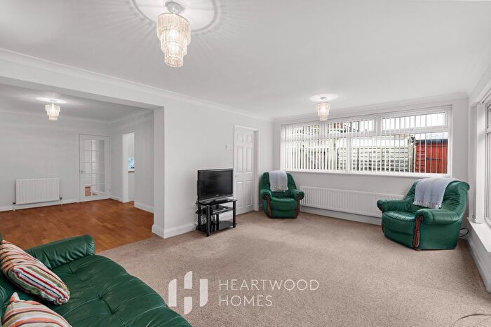 3 Bedroom Semi Detached Bungalow For Sale In Oakwood Drive, St. Albans, AL4