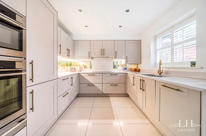 4 Bedroom Detached House For Sale In Sycamore Close, Great Warley, CM13