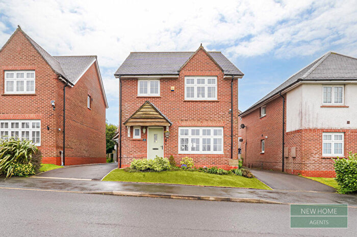 4 Bedroom Detached House For Sale In Maythorne Close, Oldham, OL4