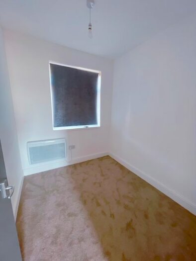 6 Bedroom Semi-Detached House To Rent In Uneeda Drive, Greenford, UB6