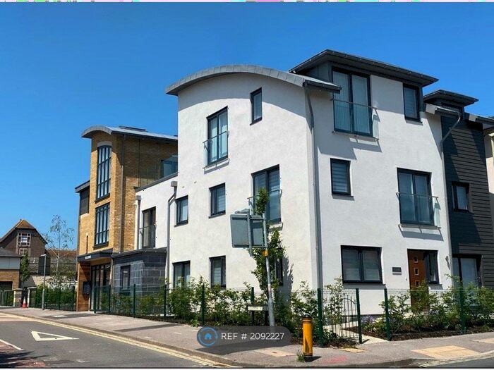 2 Bedroom Flat To Rent In Upper Street, Fleet, GU51