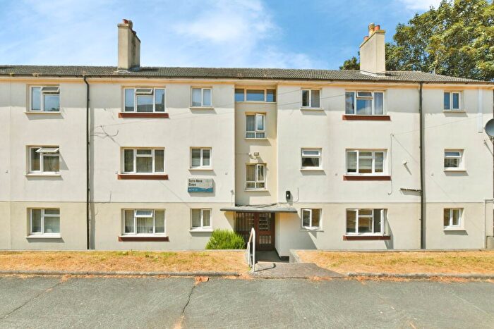 2 Bedroom Flat For Sale In Terra Nova Green, Plymouth, Devon, PL2