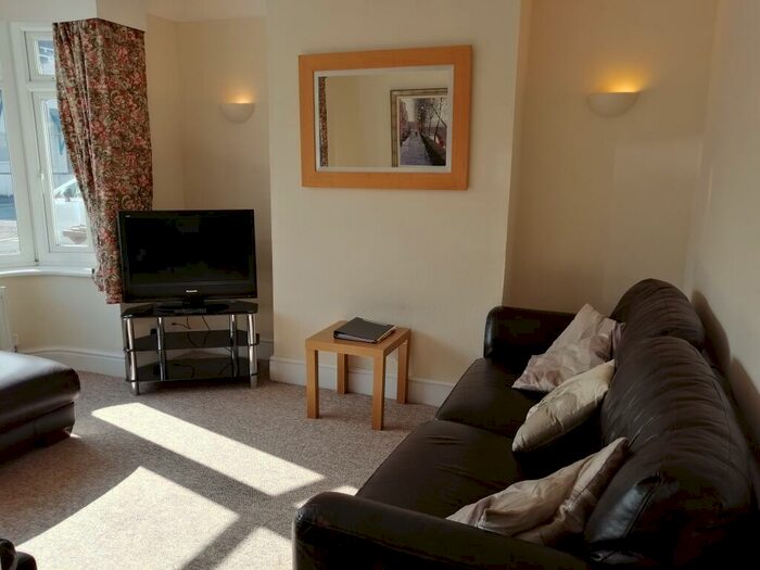 3 Bedroom Semi-Detached House To Rent In Glynne Road, Bangor, Gwynedd, LL57