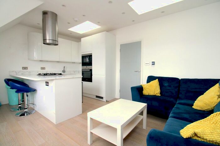 1 Bedroom Flat To Rent In A Tooting High Street, London, SW17