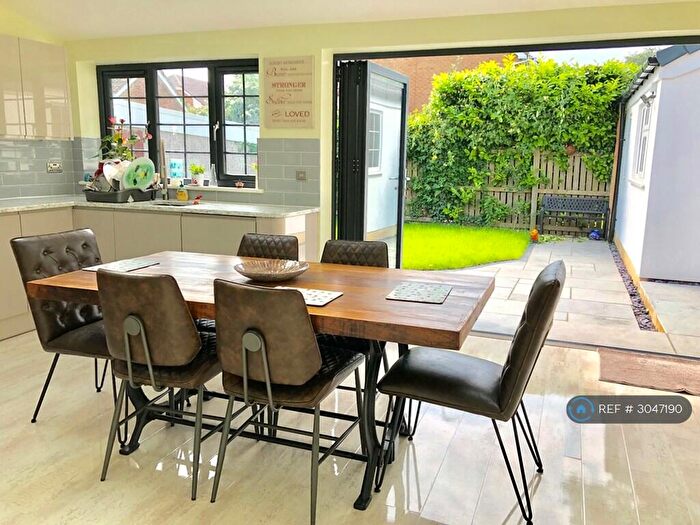 4 Bedroom Detached House To Rent In Plantation Gardens, Leeds, LS17