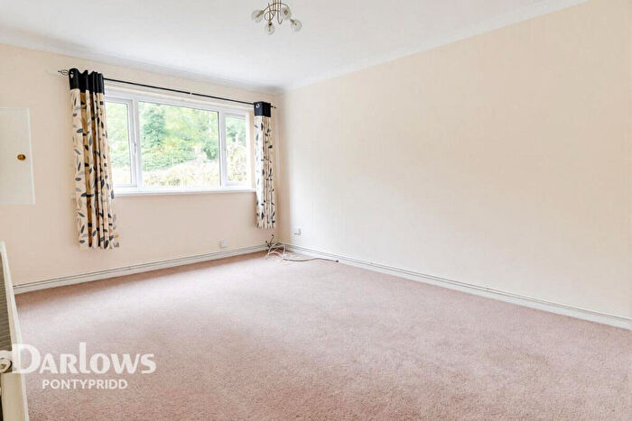 2 Bedroom Apartment For Sale In Graig-Yr-Helfa Road, Pontypridd, CF37