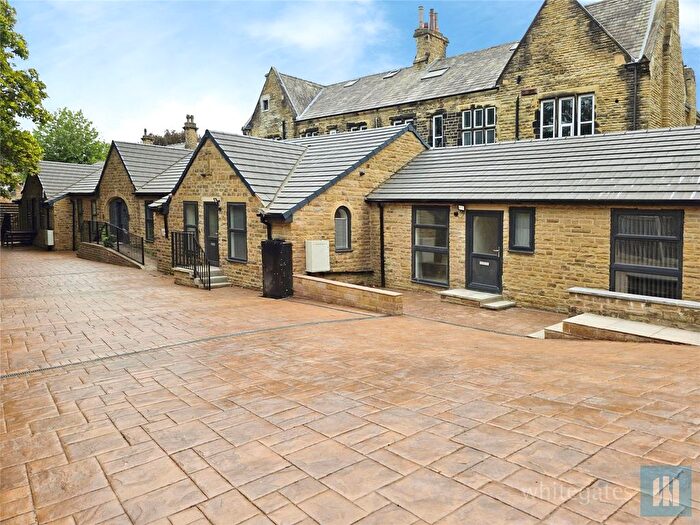2 Bedroom Flat To Rent In Oxford Road, Dewsbury, Kirklees, WF13