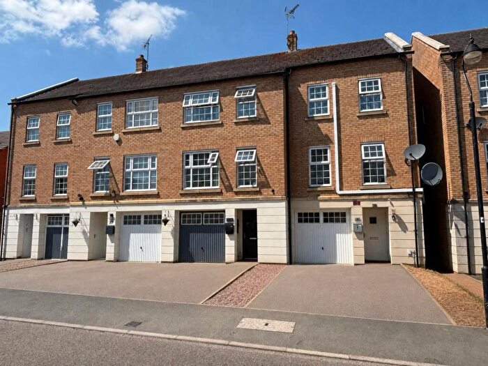 3 Bedroom Town House For Sale In Finney Drive, Grange Park, Northampton, NN4