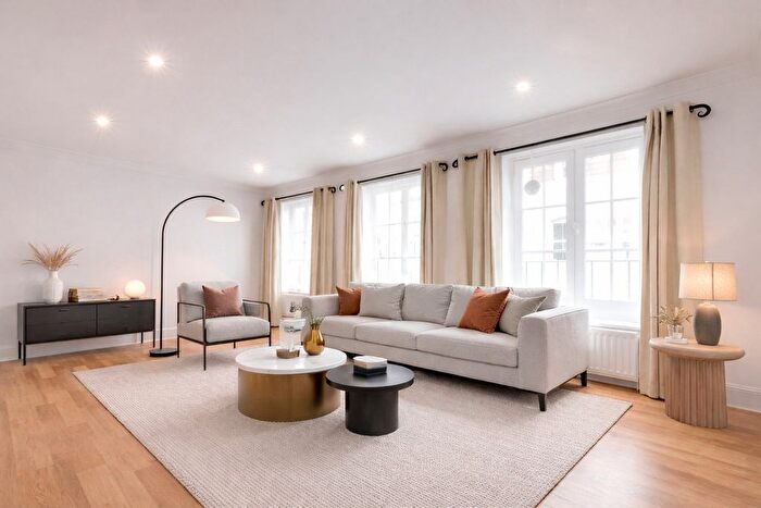 3 Bedroom Mews For Sale In Petersham Place, London, SW7