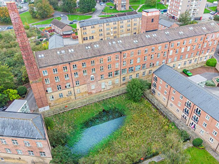 2 Bedroom Flat For Sale In Eyres Mill Side, Leeds, LS12