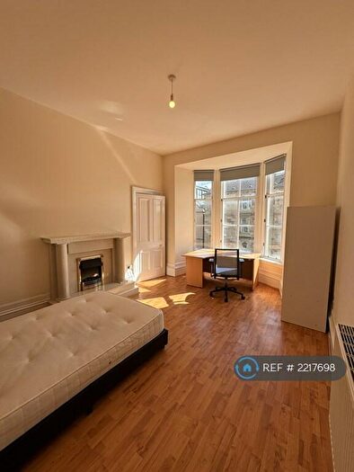 4 Bedroom Flat To Rent In Kent Road, Glasgow, G3