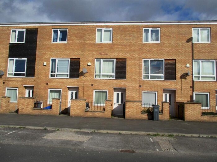 4 Bedroom Terraced House To Rent In Lauderdale Crescent, Grove Village, Manchester, M13