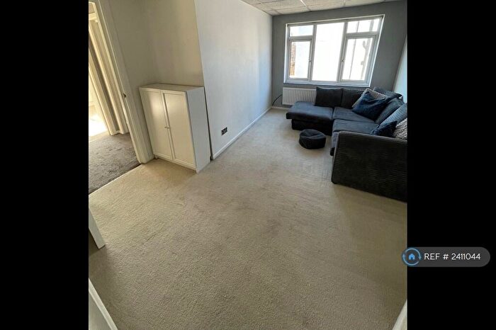 2 Bedroom Flat To Rent In Bournemouth Road, Poole, BH14