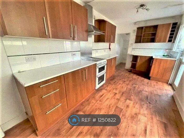 5 Bedroom Terraced House To Rent In Rainham Road, Gillingham, ME7