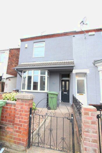 3 Bedroom End Of Terrace House To Rent In Farebrother Street, Grimsby, DN32