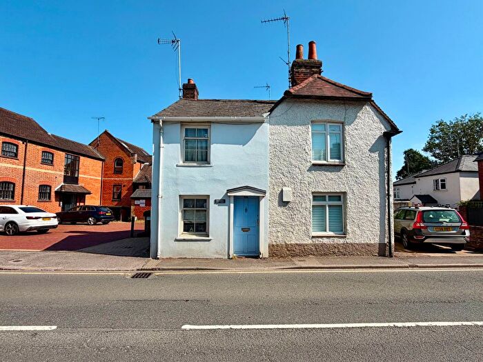 2 Bedroom Terraced House To Rent In West Street, Farnham, GU9