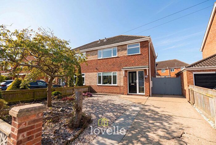 3 Bedroom Semi Detached House For Sale In Birkdale, Waltham, DN37
