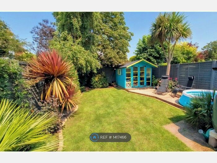 2 Bedroom Flat To Rent In Portfield Road, Christchurch, BH23