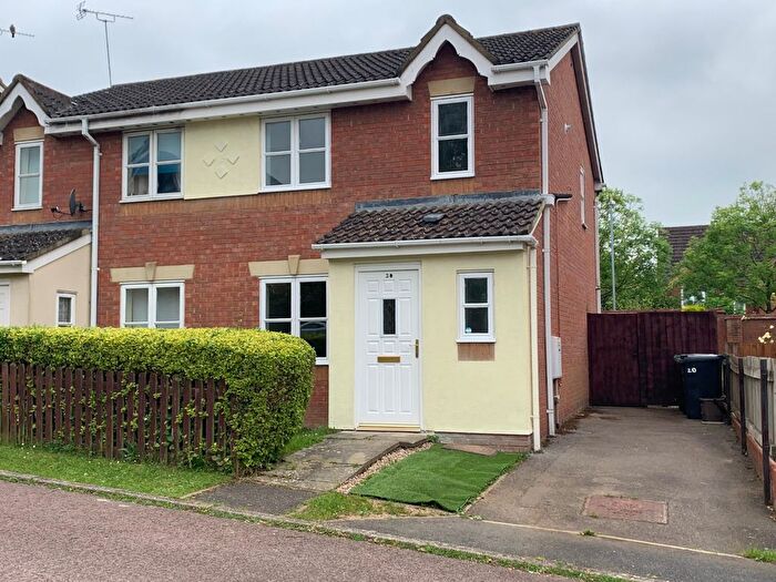 3 Bedroom Semi-Detached House To Rent In Wheat Close, Daventry, Northamptonshire, NN11