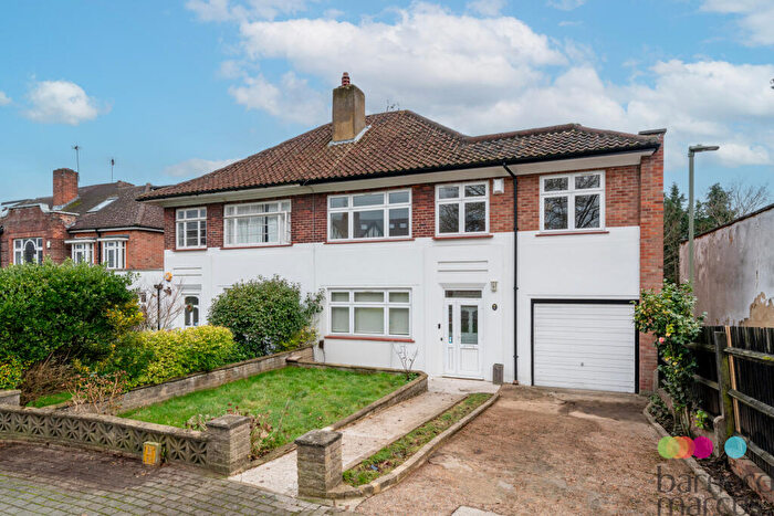 5 Bedroom House To Rent In Abbots Gardens, East Finchley, N2