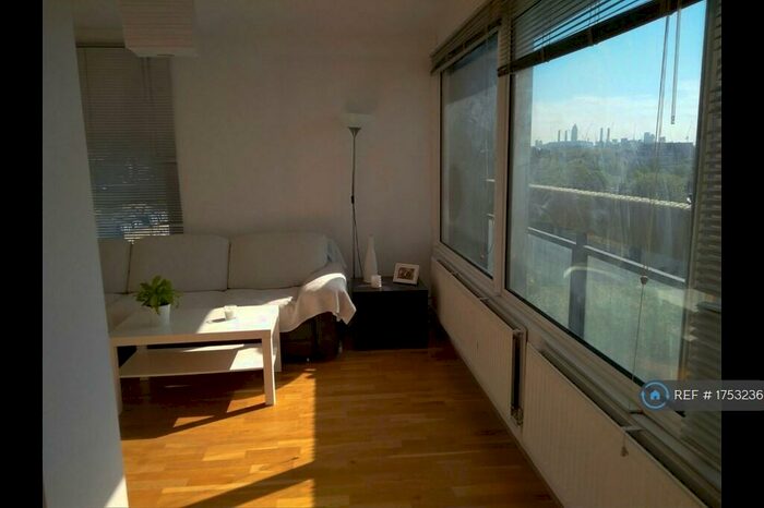 2 Bedroom Flat To Rent In Battersea Church Road, London, SW11