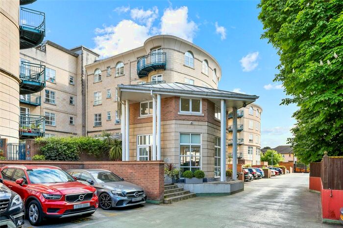 1 Bedroom Flat To Rent In Wimbledon Central, - Worple Road, London, SW19