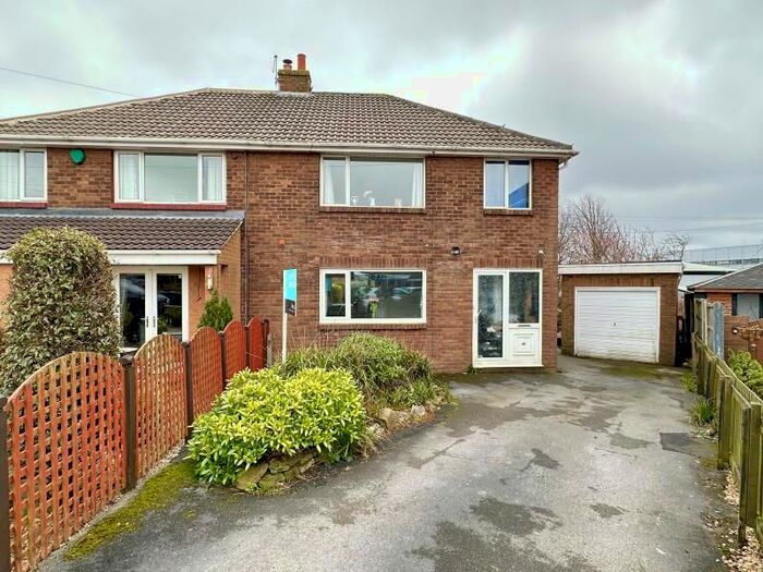 3 Bedroom Semi-Detached House To Rent In Dunsmore Drive, Salendine Nook, Huddersfield, HD3