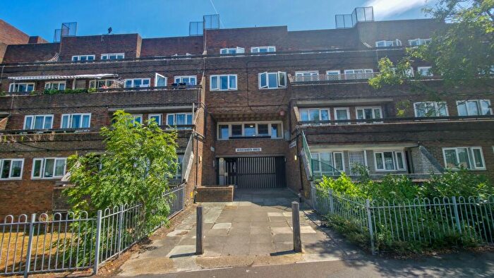 1 Bedroom Flat For Sale In Wordsworth House, Woolwich Common, SE18