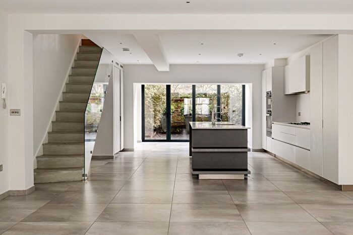 4 Bedroom Property To Rent In Brunswick Gardens, Campden Hill, W8