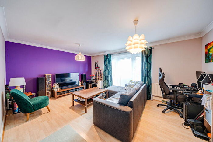 2 Bedroom Flat For Sale In Lucas Close, London, NW10