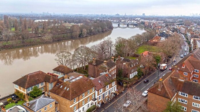 2 Bedroom Maisonette For Sale In Mortlake High Street, Mortlake, SW14