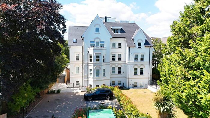 3 Bedroom Penthouse For Sale In Durley Road South, Bournemouth, BH2