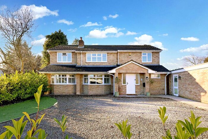 5 Bedroom Detached House For Sale In Knottocks Close, Beaconsfield, Buckinghamshire, HP9