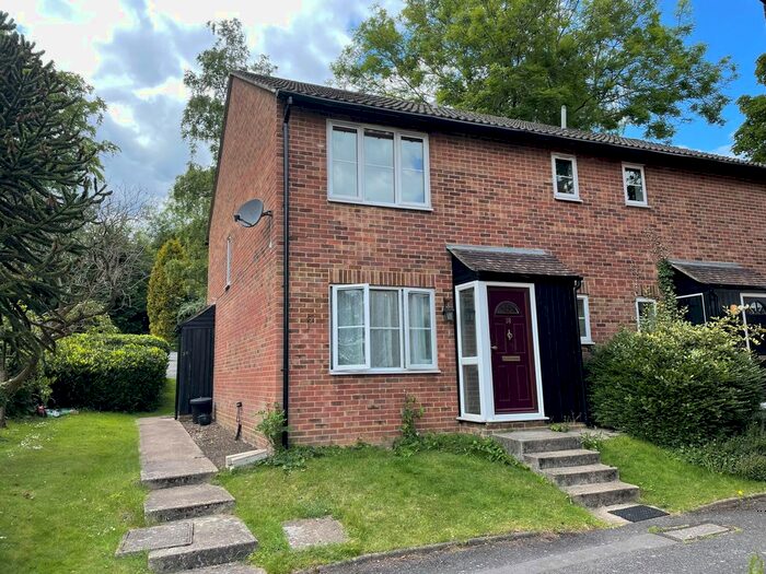 2 Bedroom Maisonette To Rent In Badgers Copse, Orpington, BR6