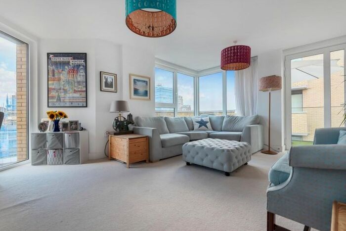 3 Bedroom Flat To Rent In Central Avenue, London SW6